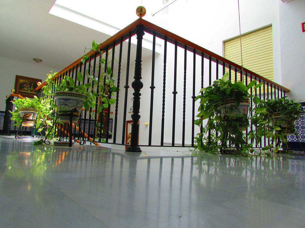 Hotel Mairena Mairena De Alcor Bagian luar foto