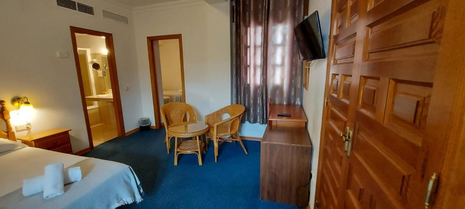 Hotel Mairena Mairena De Alcor Bagian luar foto