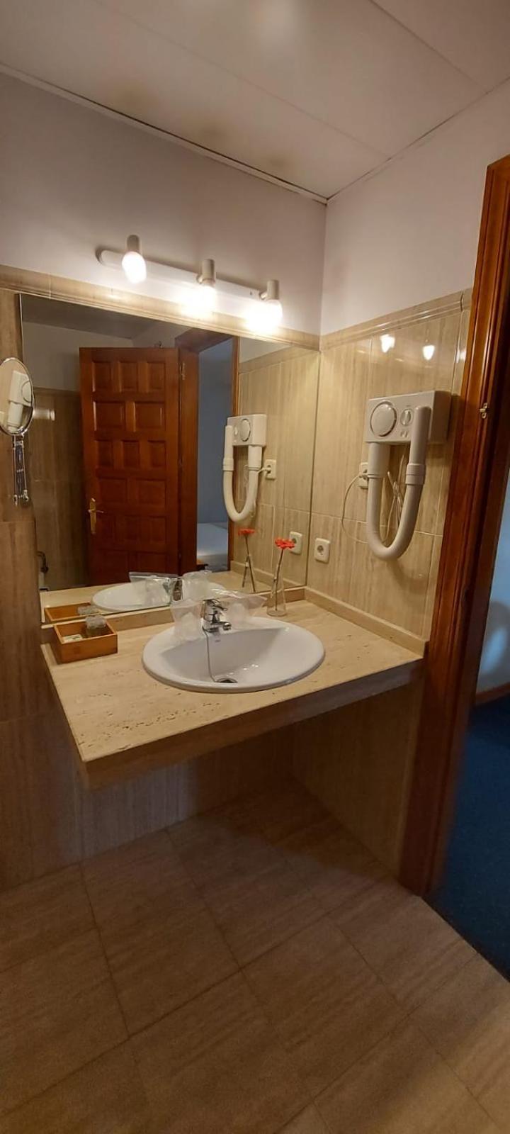 Hotel Mairena Mairena De Alcor Bagian luar foto