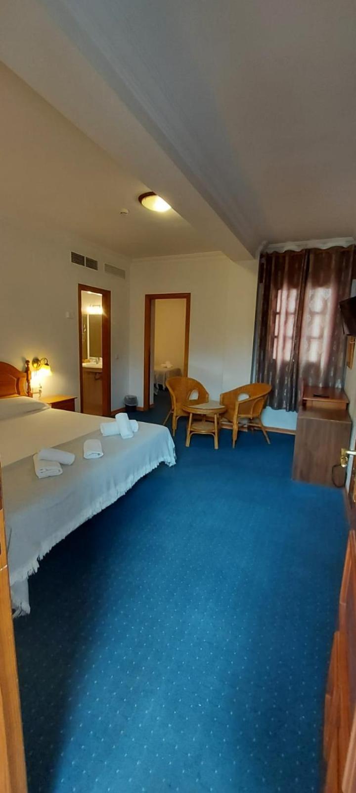 Hotel Mairena Mairena De Alcor Bagian luar foto