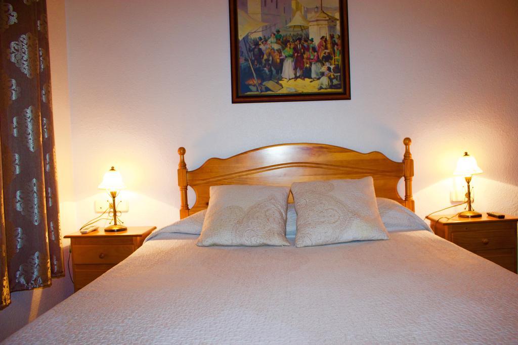 Hotel Mairena Mairena De Alcor Bagian luar foto
