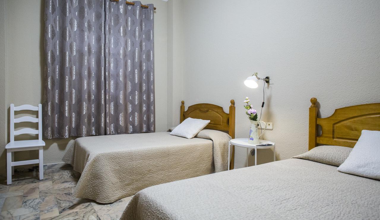 Hotel Mairena Mairena De Alcor Bagian luar foto