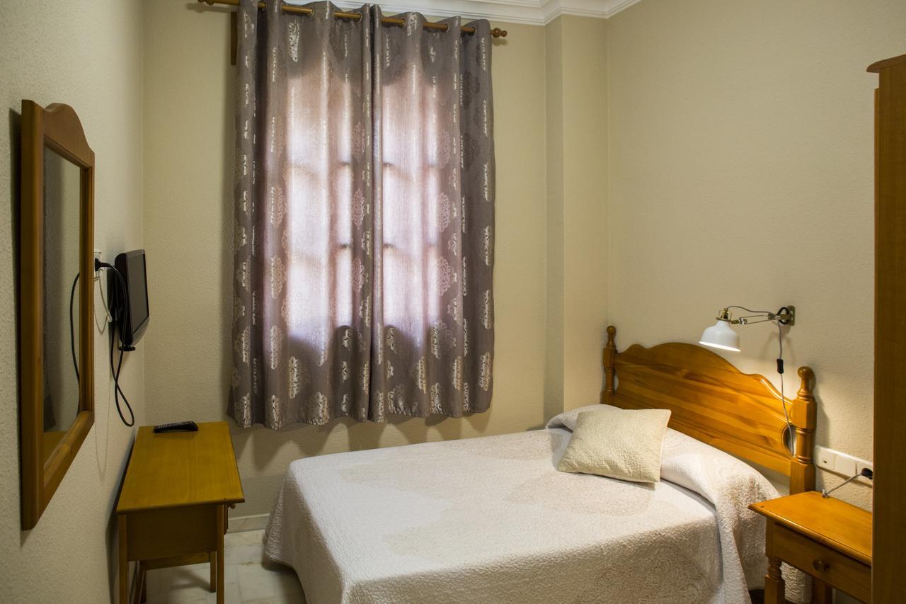 Hotel Mairena Mairena De Alcor Bagian luar foto