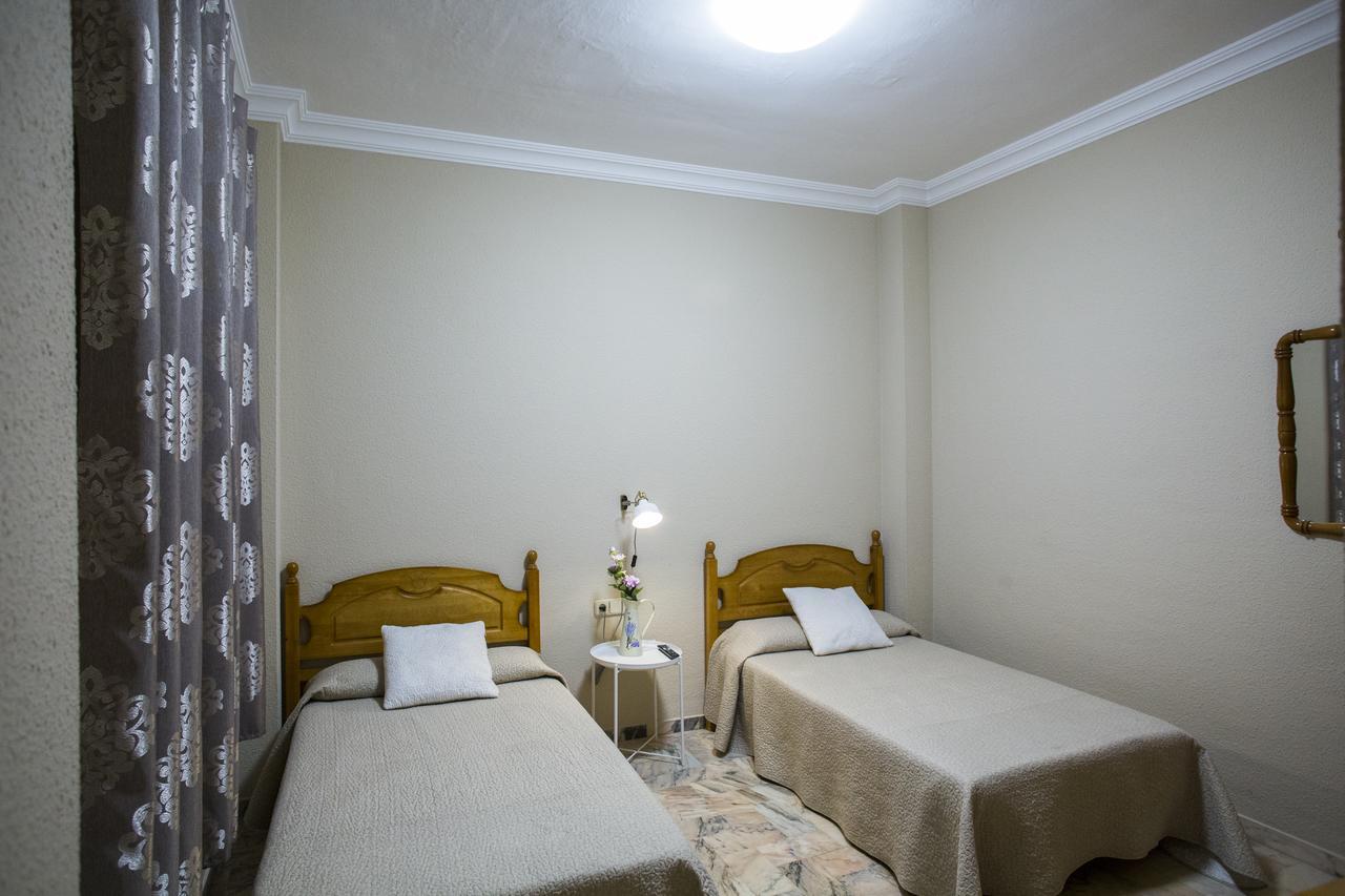 Hotel Mairena Mairena De Alcor Bagian luar foto