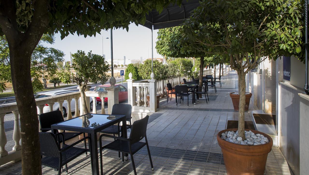 Hotel Mairena Mairena De Alcor Bagian luar foto